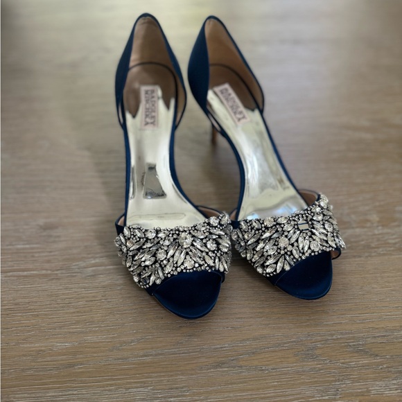 BADGLEY MISCHKA women’s stormy blue Candace Embellished Pumps Heels shoes size 9 - Picture 2 of 10
